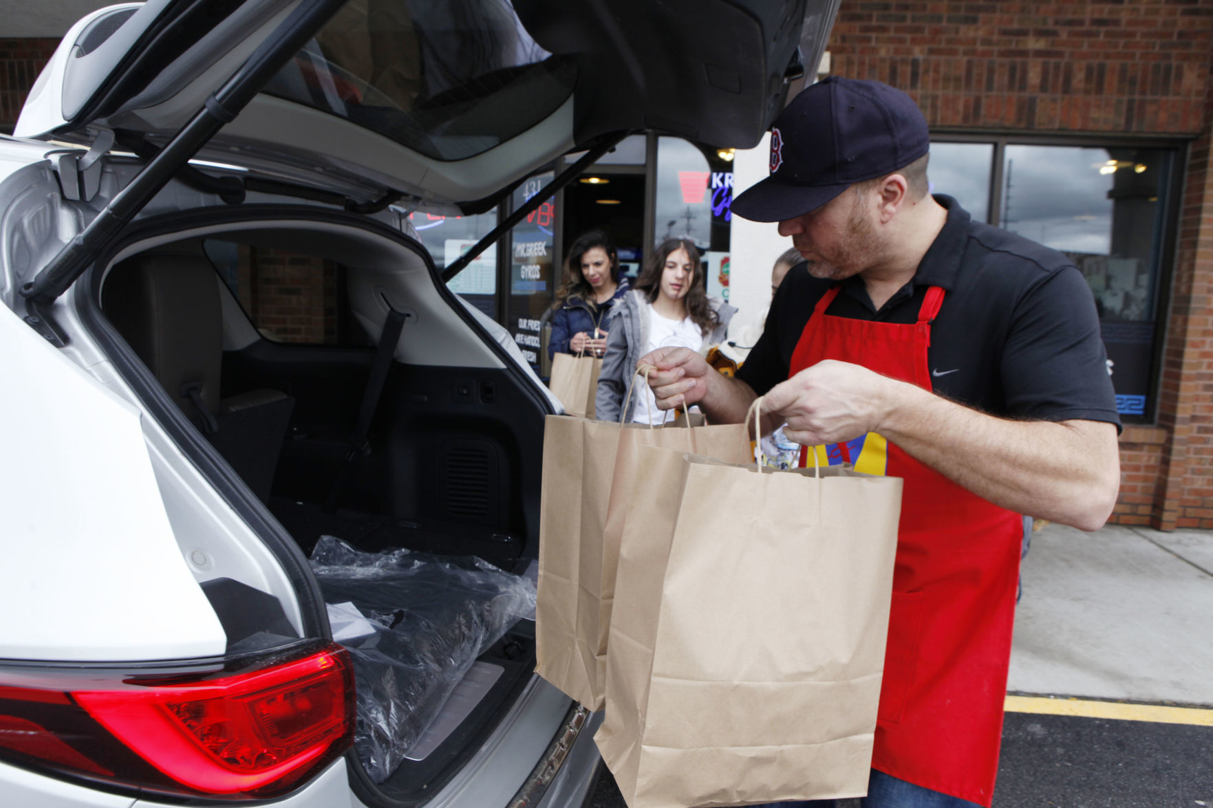 Mr. Greek Gyros provides meals for Methodist Southlake ER workers